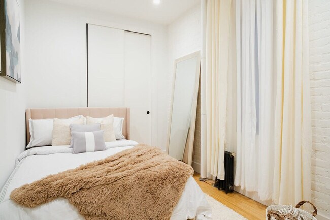 Lenox Row unit FL4-ID1021978P, New York, NY 10021 - photo 2