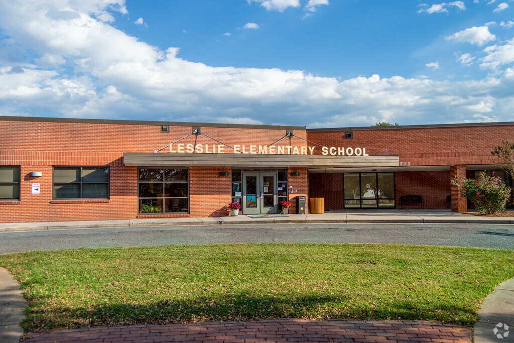Lesslie Elementary School, Rankings & Reviews