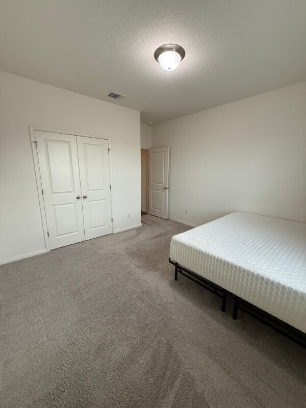 107 Waterbuck Lp, Hutto, TX 78634