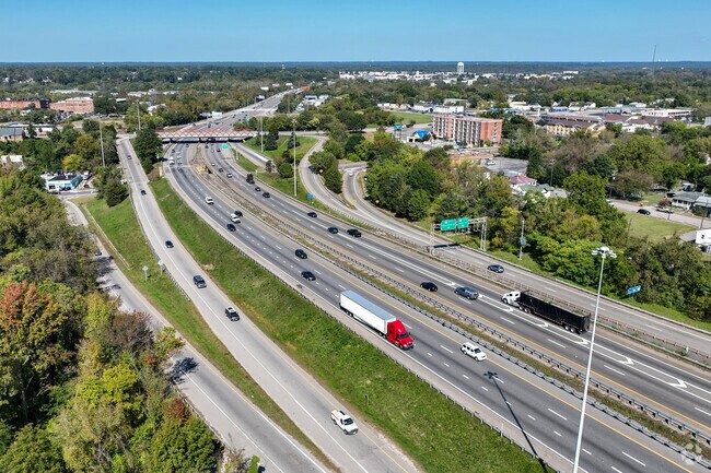 Interstate 95, adjacent to Ettrick offers easy transportation options to residents.