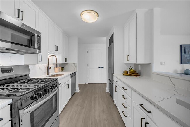 Birmingham Place unit 924, Birmingham, MI 48009 - photo 4