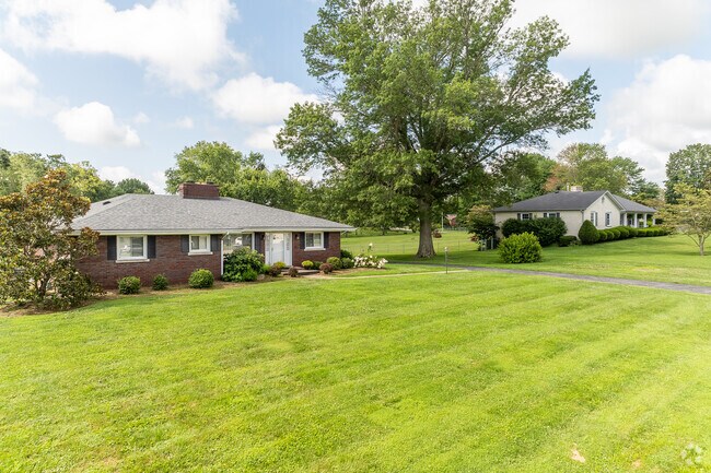 Homebuyers looking in Centerville‑Nihizertown can expect to spend around $122 per square foot.