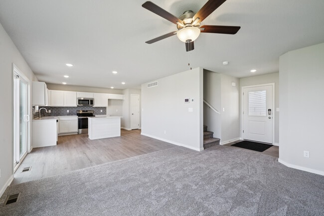 421 Napoli Ave, West Des Moines, IA 50266 - photo 3