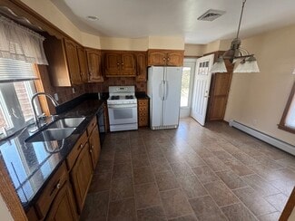 102 E Liberty St Unit 2nd Floor, Danbury, CT 06810