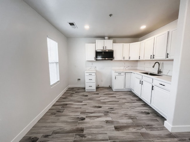 4141 Teal St unit 11, Bakersfield, CA 93304 - photo 3