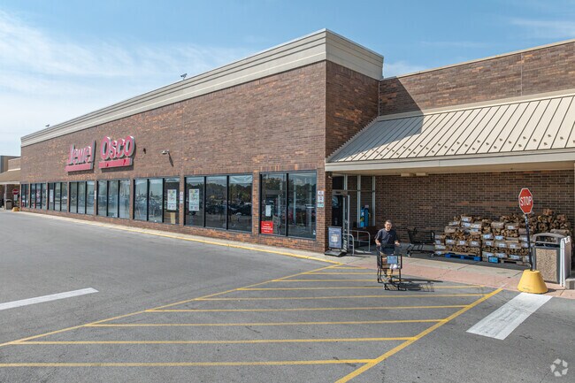 Residents can grab their weekly groceries at the local Jewel-Osco.