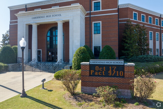 Gardendale High School has around 1100 students enrolled.