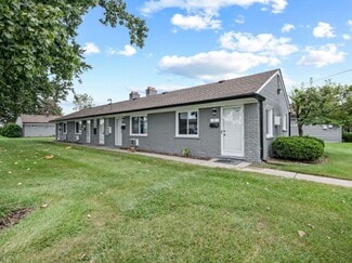 1071 Rochester Rd, Troy, MI 48083