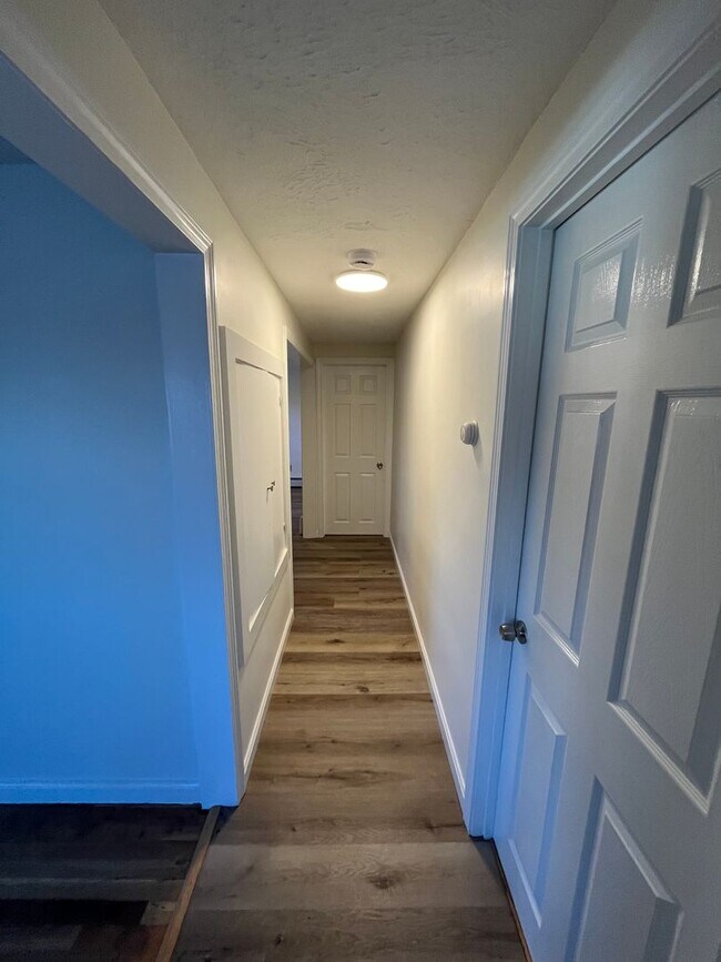 253 Stackpole St unit 255 Stackpole St, Lowell, MA 01852 - photo 3