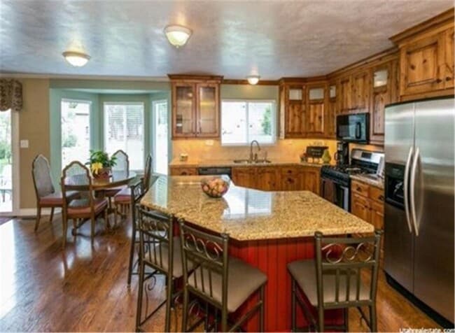 1243 S Main St, Mapleton, UT 84664 - photo 2