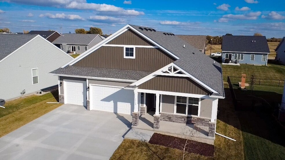 1719 5th St, Eldridge, IA 52748 - photo 1