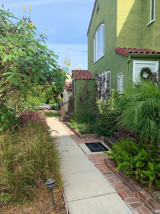 Cute walkway to your front door