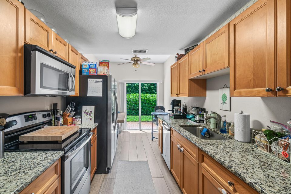 318 SE 23rd Ave, Boynton Beach, FL 33435 - photo 1