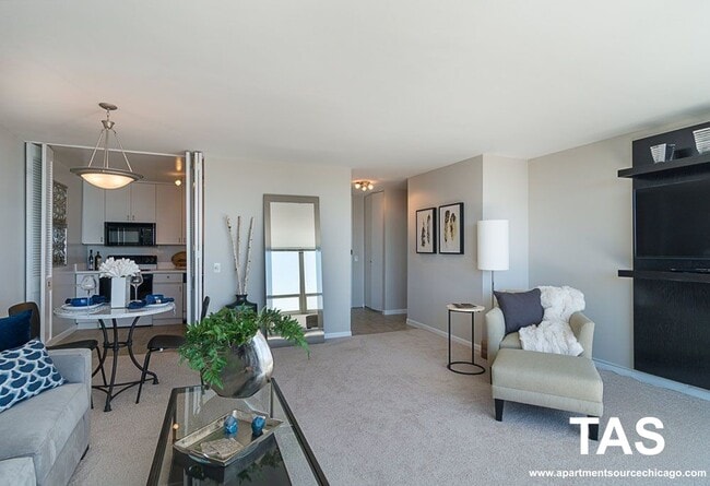 3450 N Lake Shore Dr unit STUDIO, Chicago, IL 60657 - photo 3