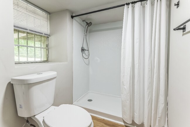 2265 Wildwood Dr, Clarksville, TN 37040 - photo 4