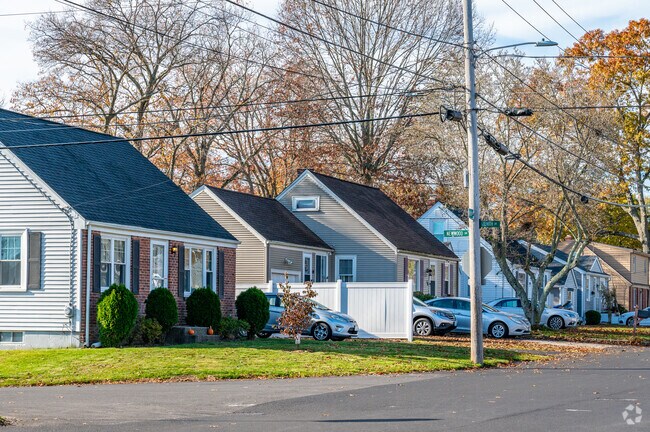 Smaller affordable homes in Western Cranston give you plenty of options.