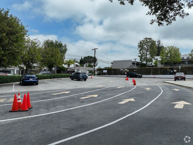 Roscomare Road Elementary Drop off area is usually marked with cones in Bel Air.