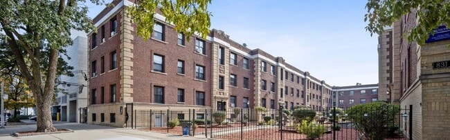 822 W Waveland Ave unit 816-13, Chicago, IL 60613 - photo 2