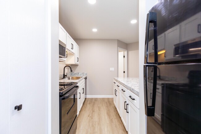 Market Mohawk Apartments, Columbus, OH 43215 - photo 7