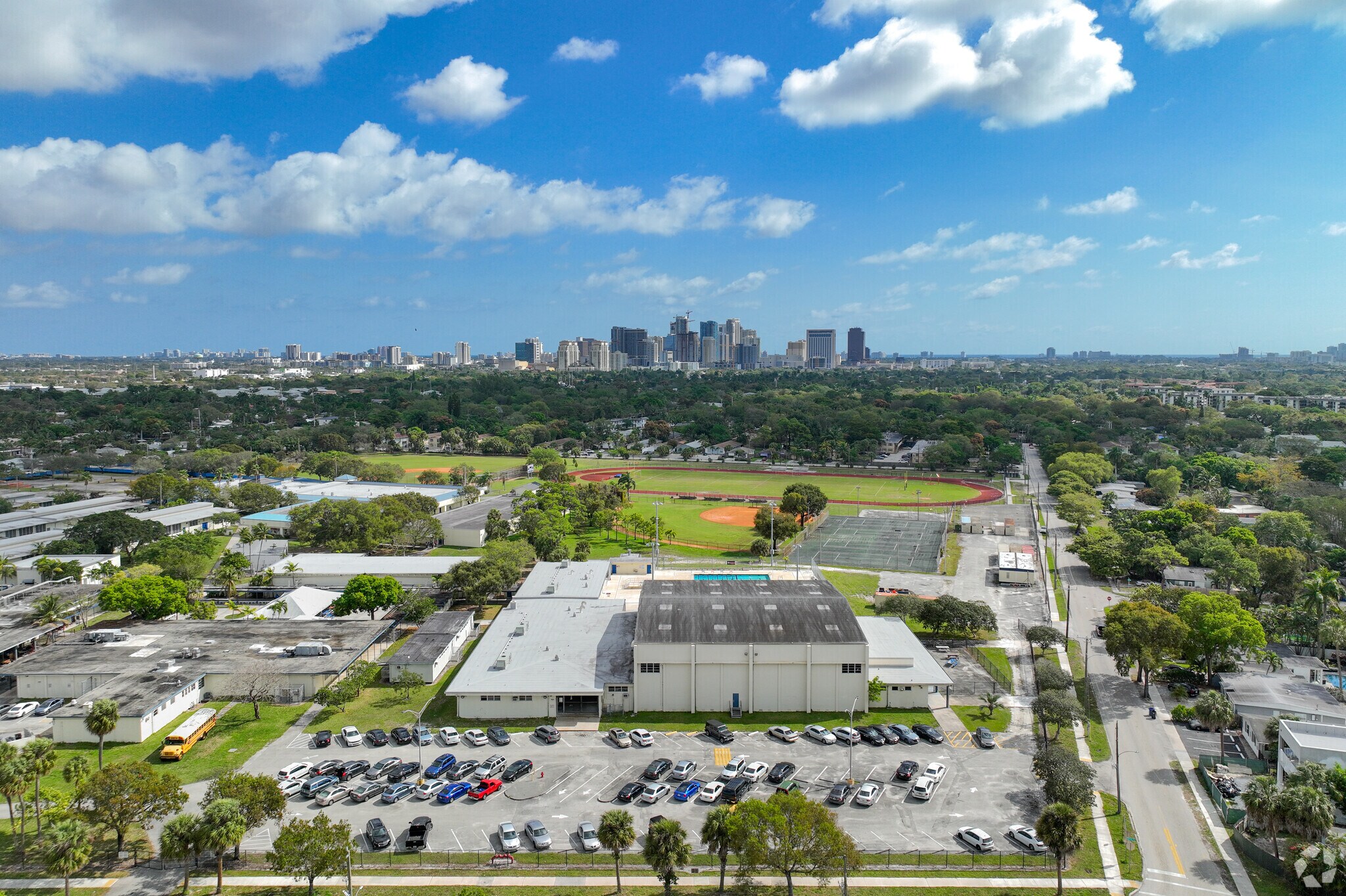 Stranahan High School proximity to Downtown Fort Lauderdale.