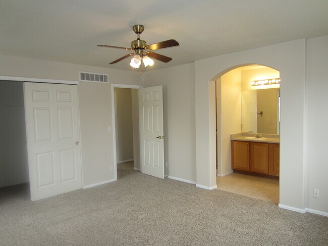 10761 Cook Ct, Northglenn, CO 80233 - photo 7