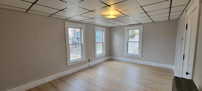 47 Pine St unit 49 Pine 2nd Floor Le, Laconia, NH 03246 - photo 6