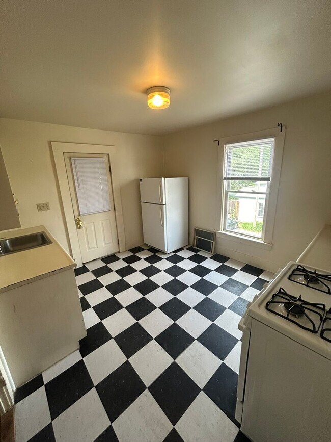 149 N Union St unit 2, Burlington, VT 05401 - photo 2