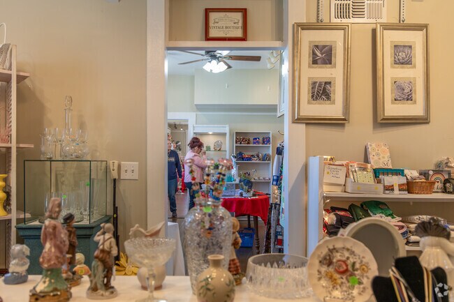 The Palatka Art League hosts art local artists works to help you find that special gift.