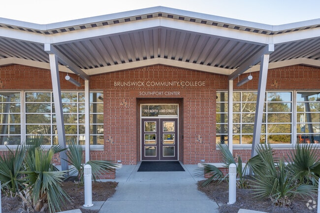 Brunswick Community College has many full-time undergraduates who live in nearby Leland.