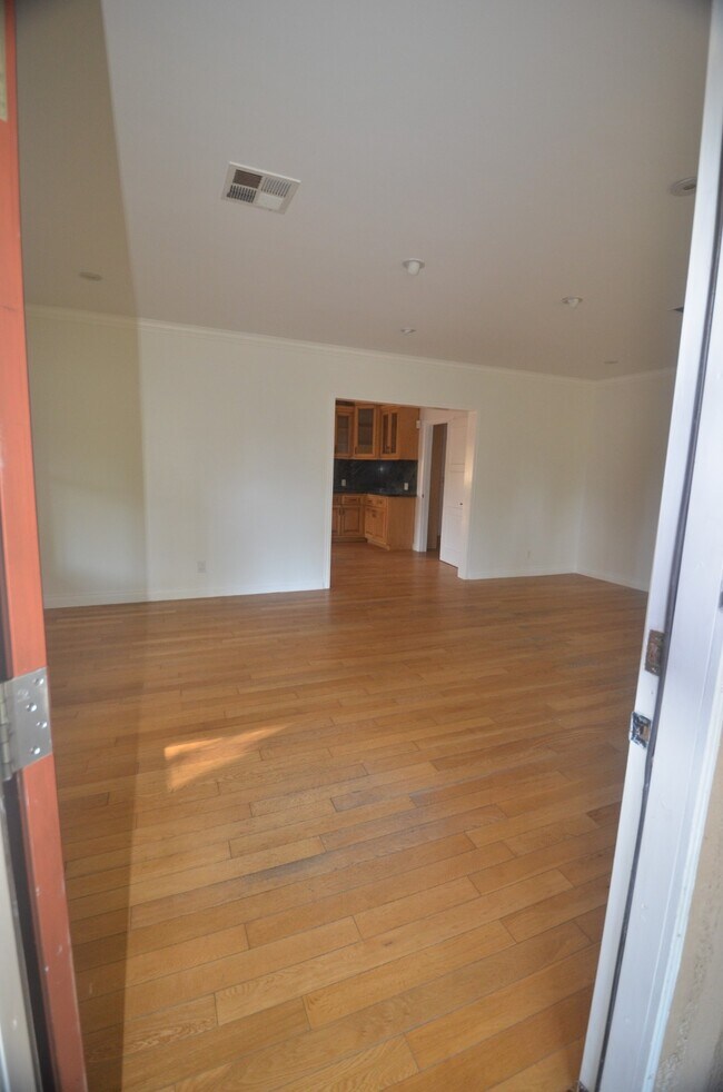 19201 Strathern St, Reseda, CA 91335 - photo 6