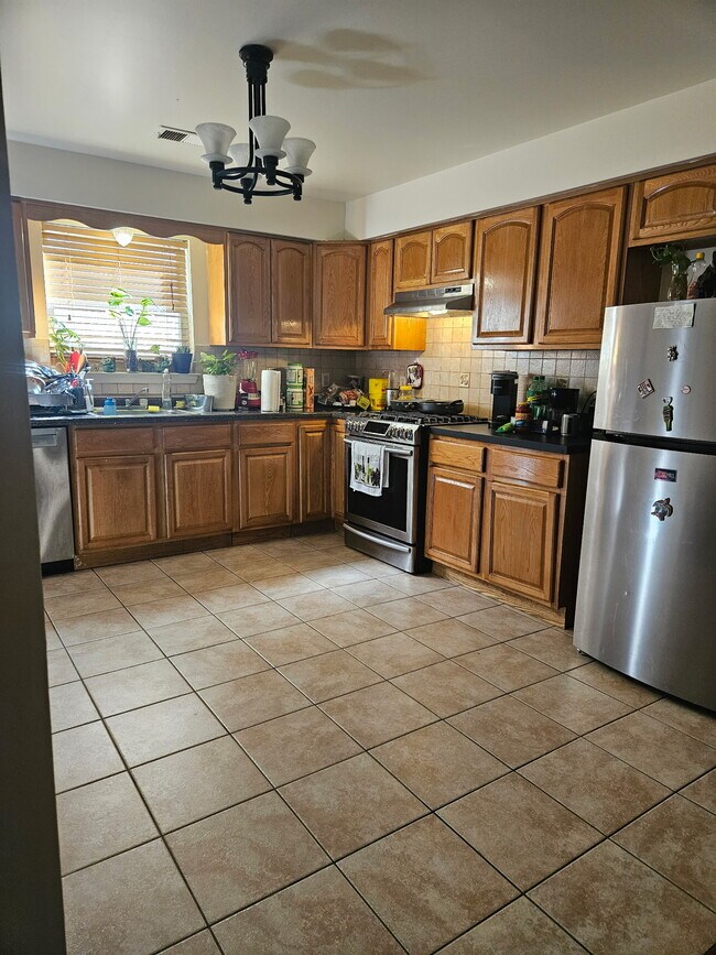 96-98 Peabody Place, Newark, NJ 07104