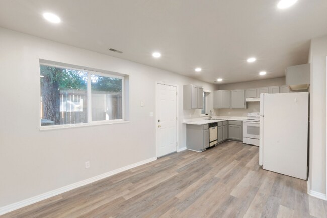 470 W 1600 S unit 476, Orem, UT 84058 - photo 4