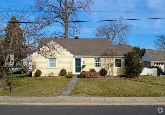 This ranch-style home in Bel Air features a nice front yard.