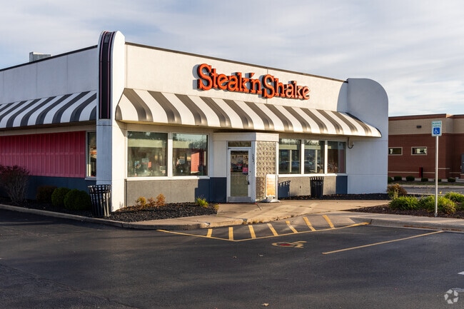 Walton Hills residents can grab a bite to eat at Steak 'n Shake.