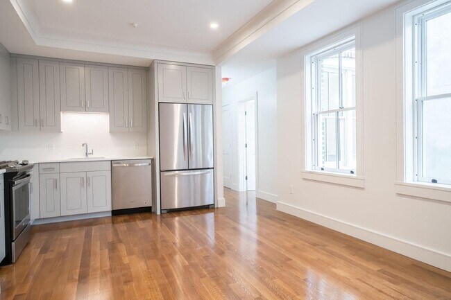 23 Temple St unit 3, Boston, MA 02114 - photo 4
