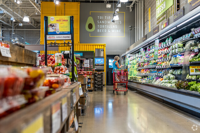 Alta Mesa residents like to shop for groceries at the brand new Save Mart.