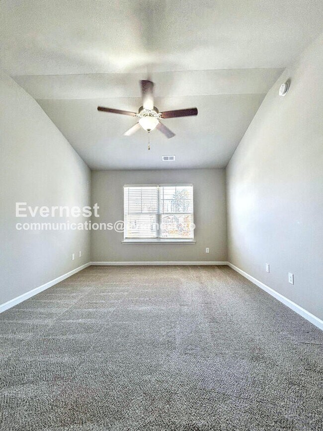 8037 Alderton Ln, Charlotte, NC 28215 - photo 7