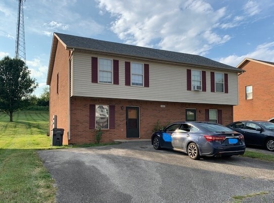 1066 Brandy Ln unit Apartment A, Richmond, KY 40475 - photo 2