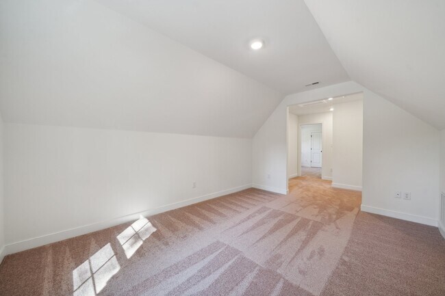 155 Seclusion Shores Dr unit 37684397, Mineral, VA 23117 - photo 2