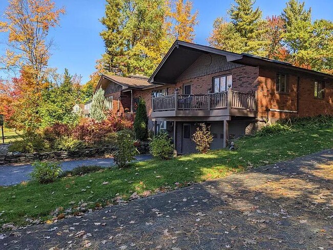 196 W Ridge Terrace unit Upper Room, Rutland, VT 05701 - photo 2
