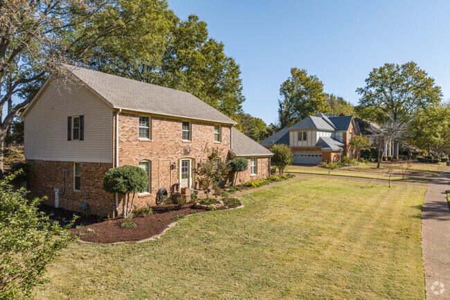 Many homes in Shady Grove are spacious.
