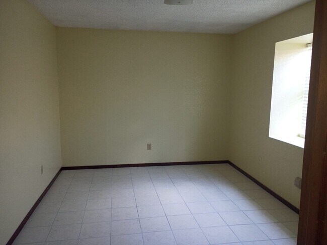 805 W 24th St unit 2, Mission, TX 78574 - photo 5