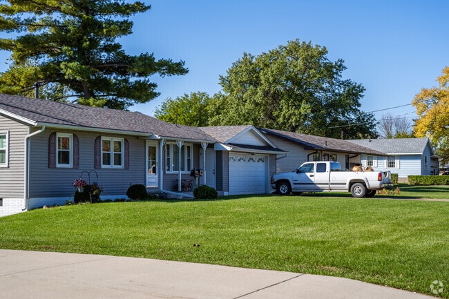 A row of ranch styles in Davenport's North Side, Iowa.