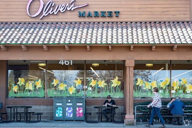 Copperfield grocery shopping options include Oliver's Market.