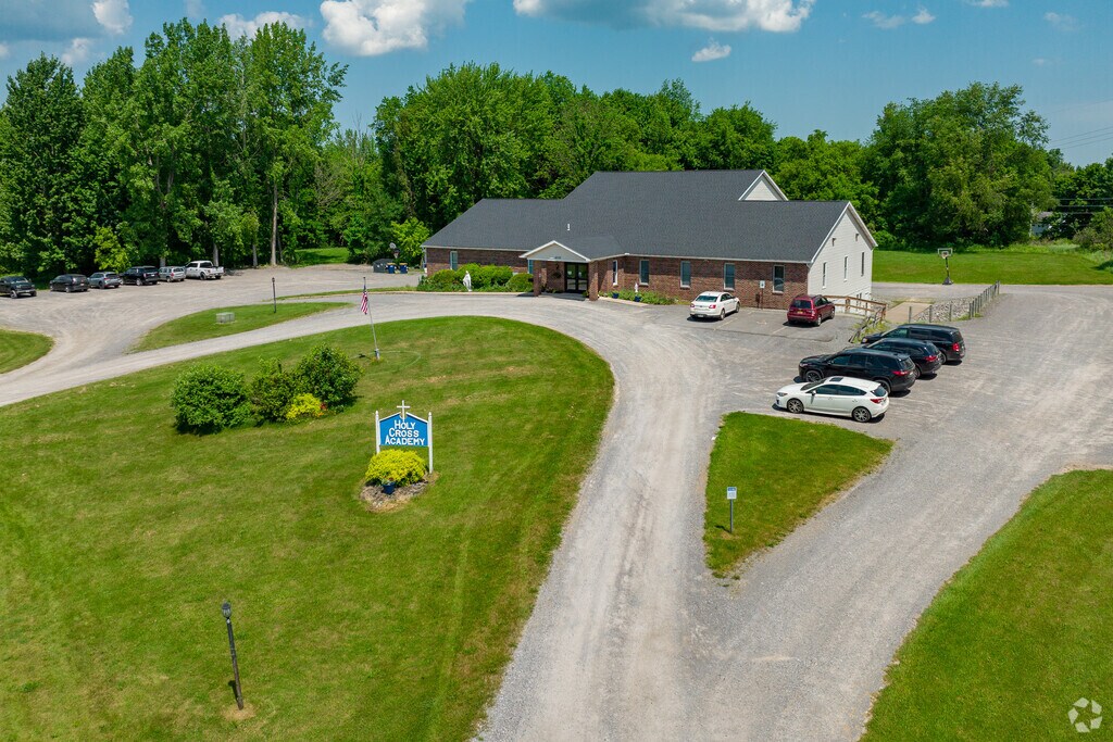 Holy Cross Academy is located in the town of Oneida, NY.