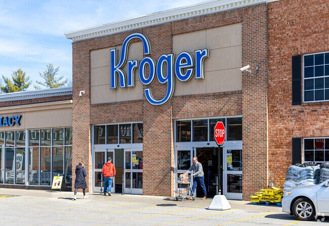 Kroger in Lansdowne has a variety of goods and services, including groceries and a pharmacy.