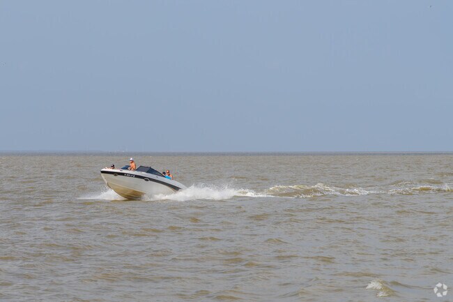 Boaters and Fishermen alike enjoy all that Kemah has to offer.
