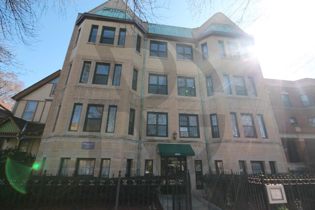 4647 N Paulina St unit 4641-408, Chicago, IL 60640 - photo 2