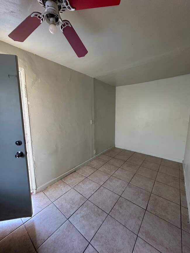 5125 1/2 Clara St, Cudahy, CA 90201 - photo 3