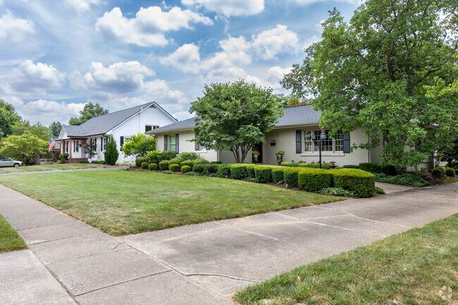 Homebuyers looking in Glendover should expect to spend roughly $213 per square foot.